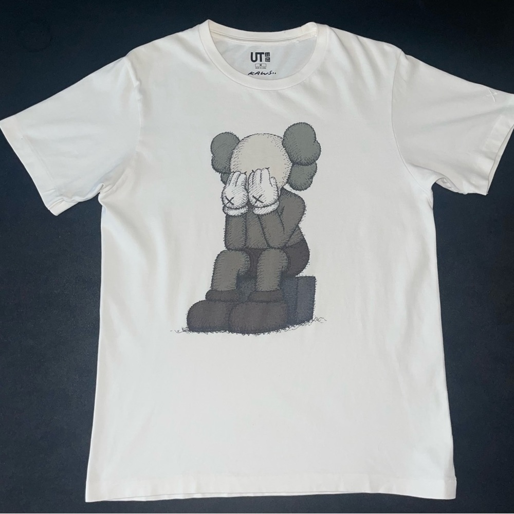 KAWS x Uniqlo size medium